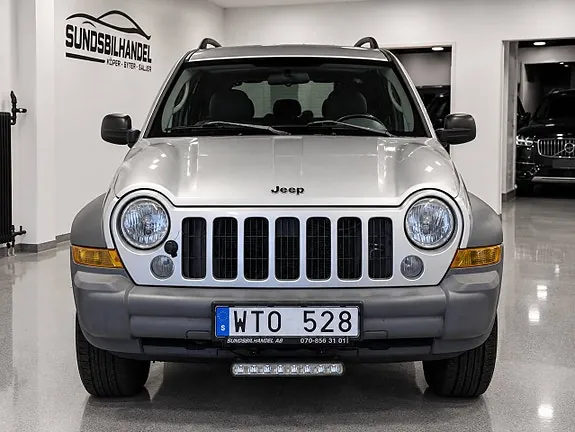 Jeep Cherokee 2005 photo 2