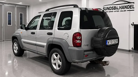 Jeep Cherokee 2005 photo 3