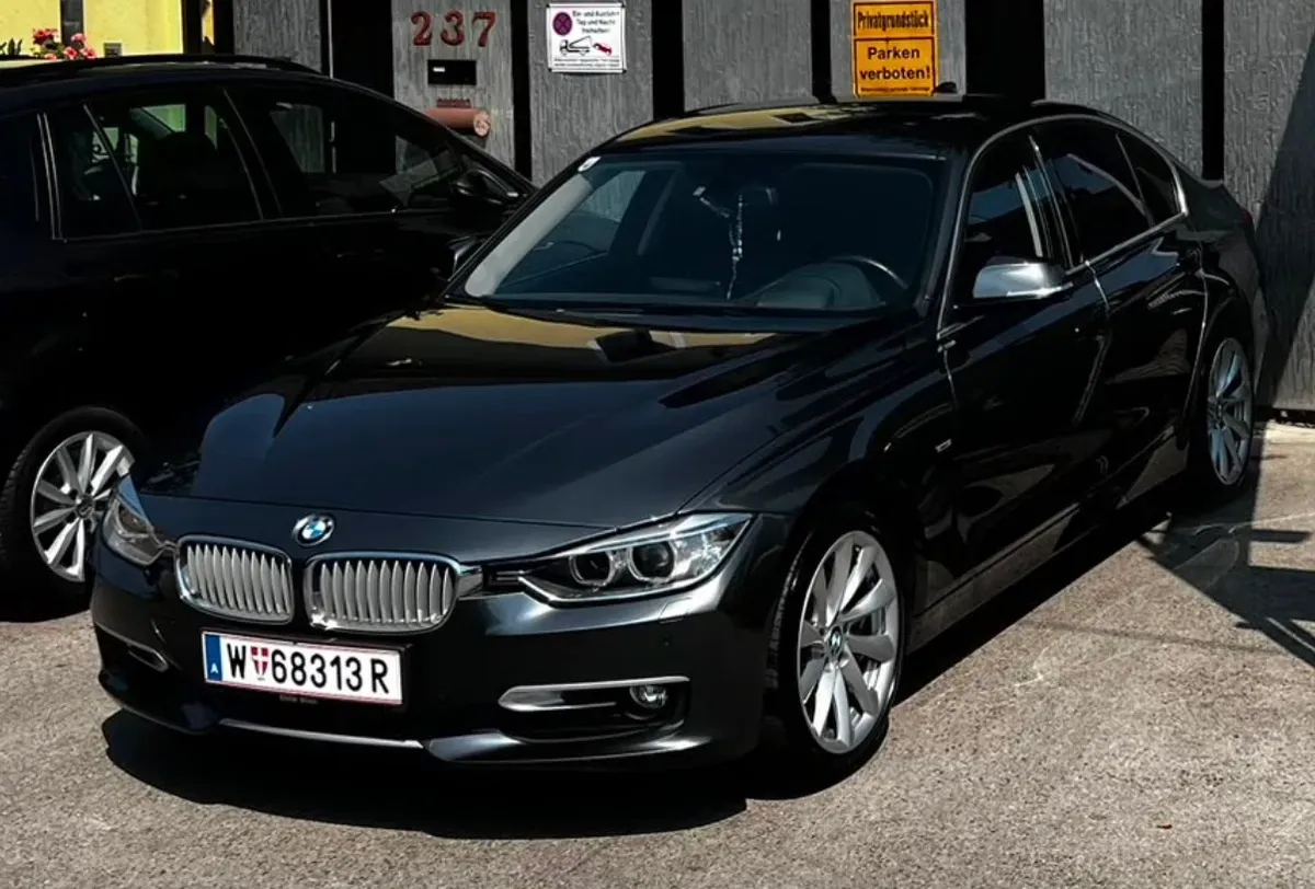 BMW 3 Series 2012 photo 2