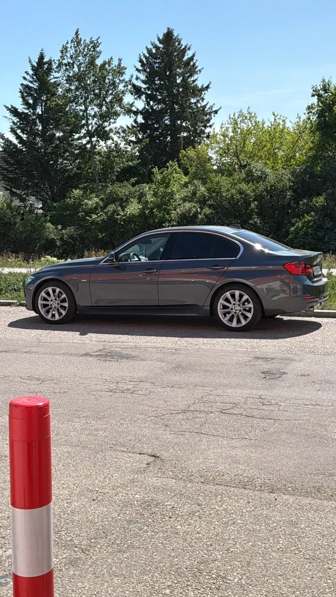 BMW 3 Series 2012 photo 3