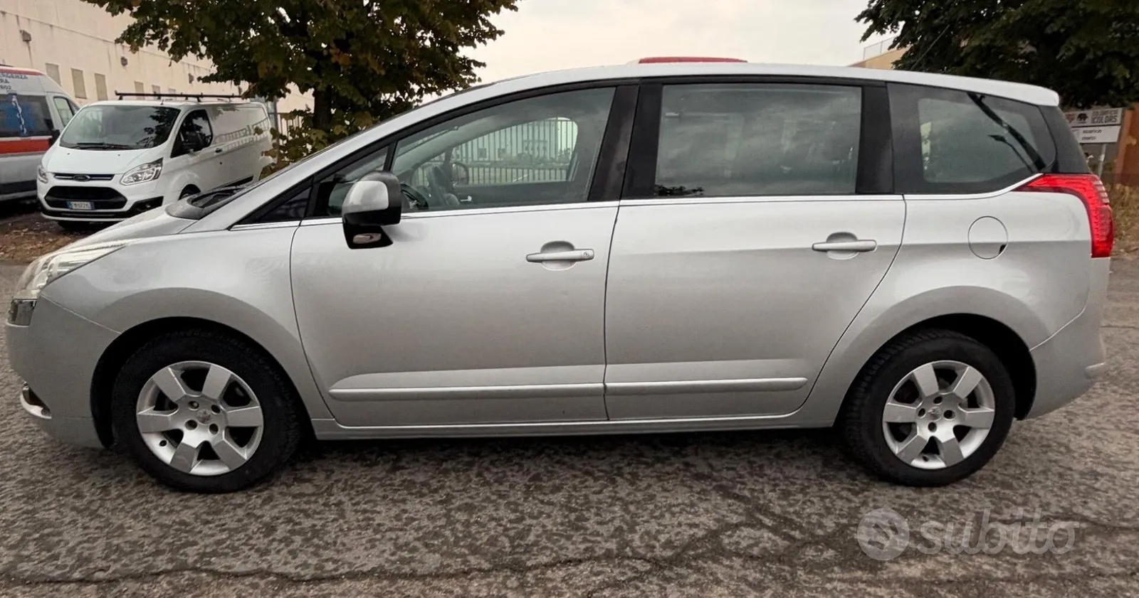 Peugeot 5008 2012 photo 3
