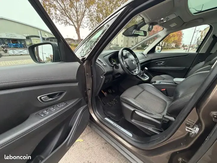 Renault Grand Scenic 2017 photo 4
