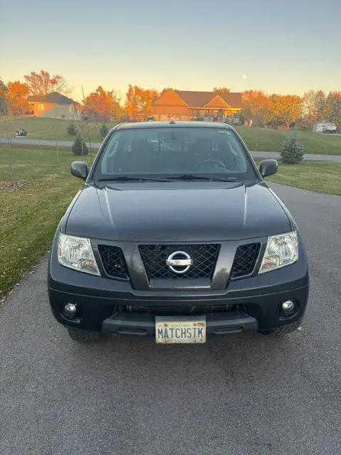 Nissan Frontier 2010 photo 2