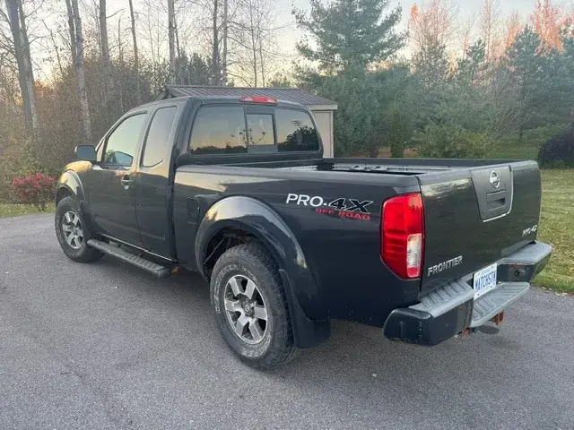 Nissan Frontier 2010 photo 3