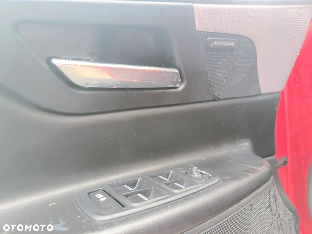 Jaguar Xe 2017 photo 3