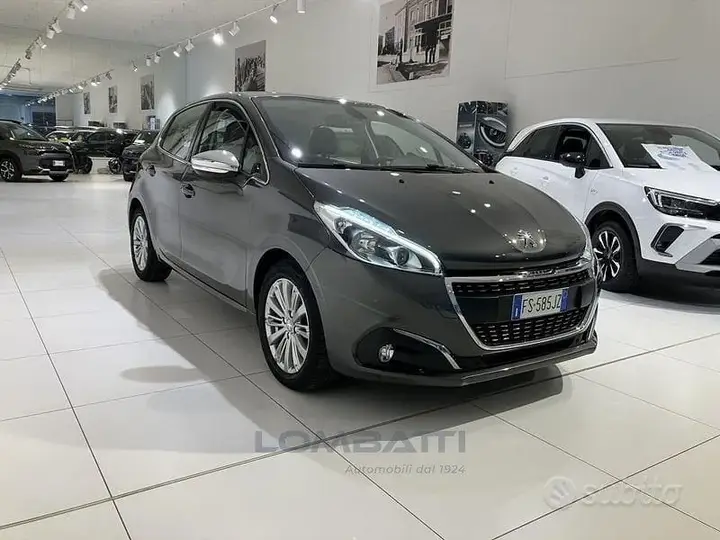 Peugeot 208 2018 photo 3