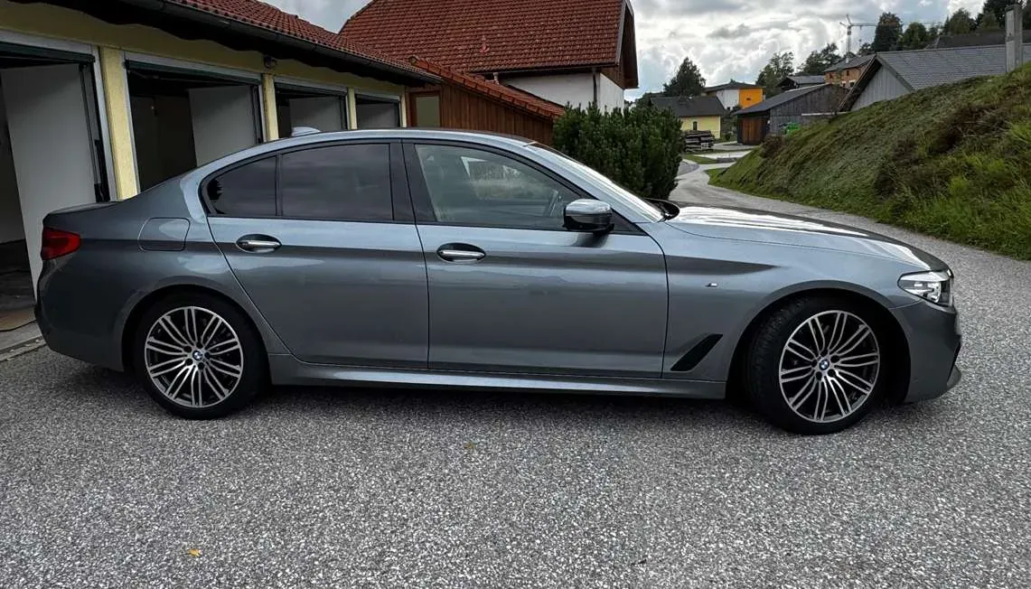 BMW 5 Series 2018 photo 2