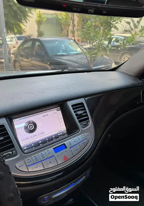 Hyundai Genesis 2012 photo 2