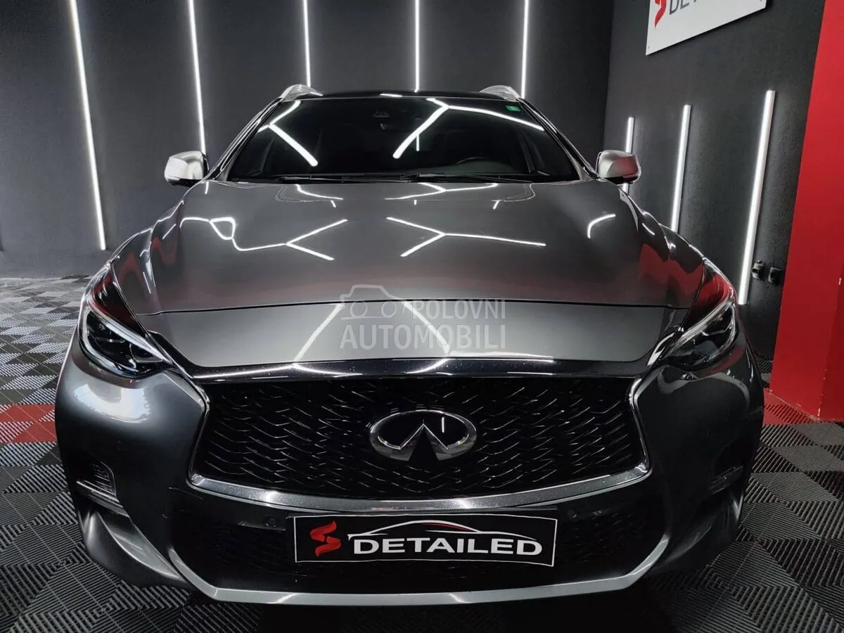 Infiniti Q30
