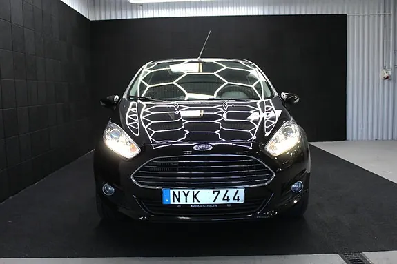 Ford Fiesta 2014 photo 2