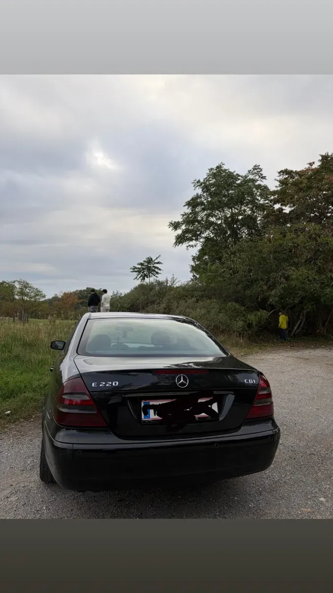 Mercedes-Benz E-Class 2005 photo 2