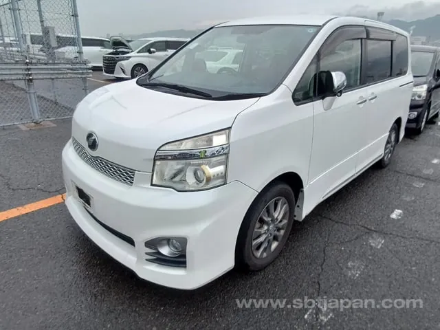 Toyota Voxy Zs 2013 photo 2
