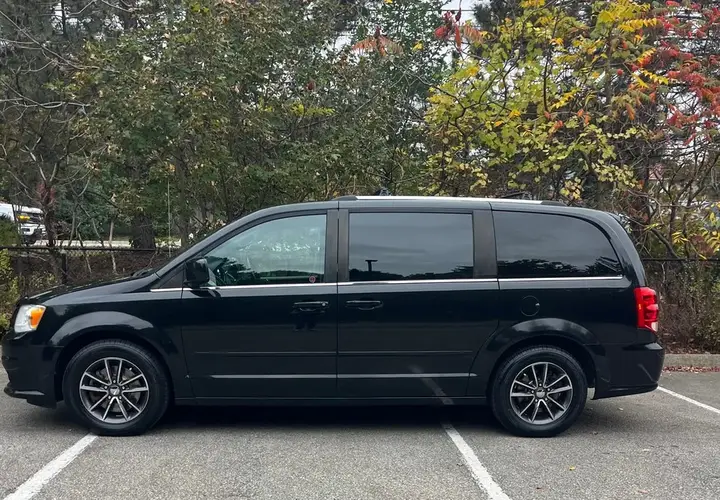 Dodge Grand Caravan 2017 photo 2