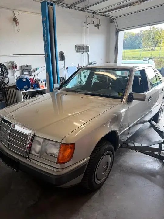 Mercedes-Benz W124