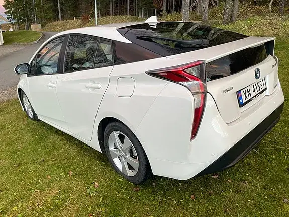 Toyota Prius 2016 photo 2