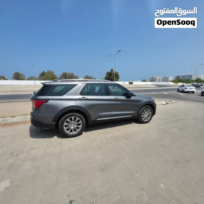 Ford Explorer 2025 photo 2
