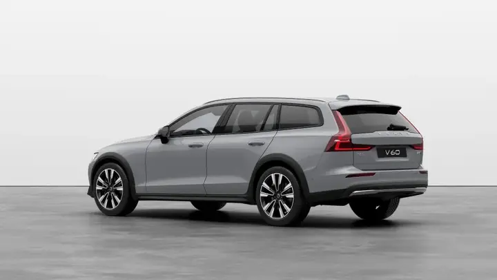 Volvo V60 Cross Country 2026 photo 2