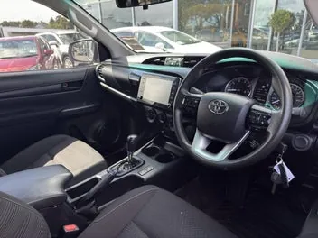 Toyota Hilux 2024 photo 3