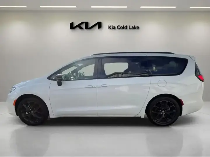 Chrysler Pacifica 2025 photo 4