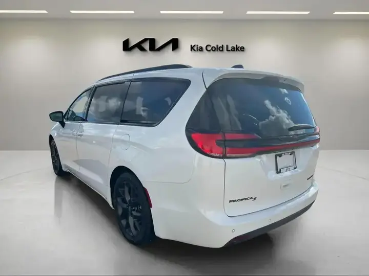 Chrysler Pacifica 2025 photo 5