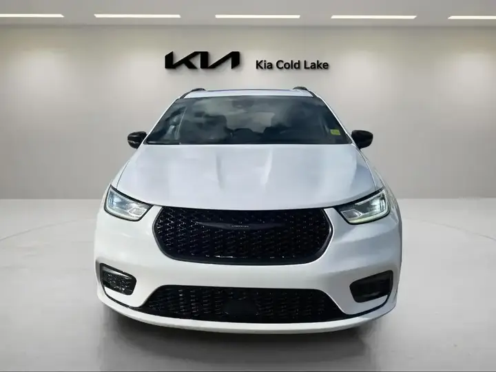 Chrysler Pacifica 2025 photo 2