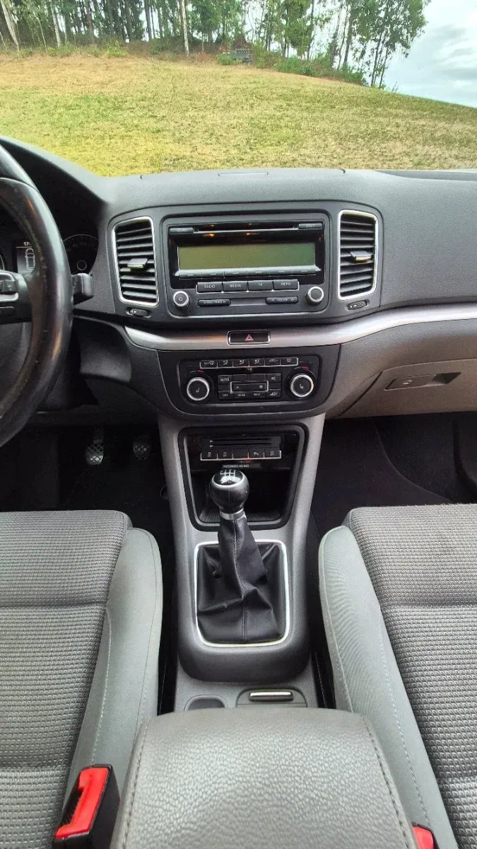 Volkswagen Sharan 2010 photo 3