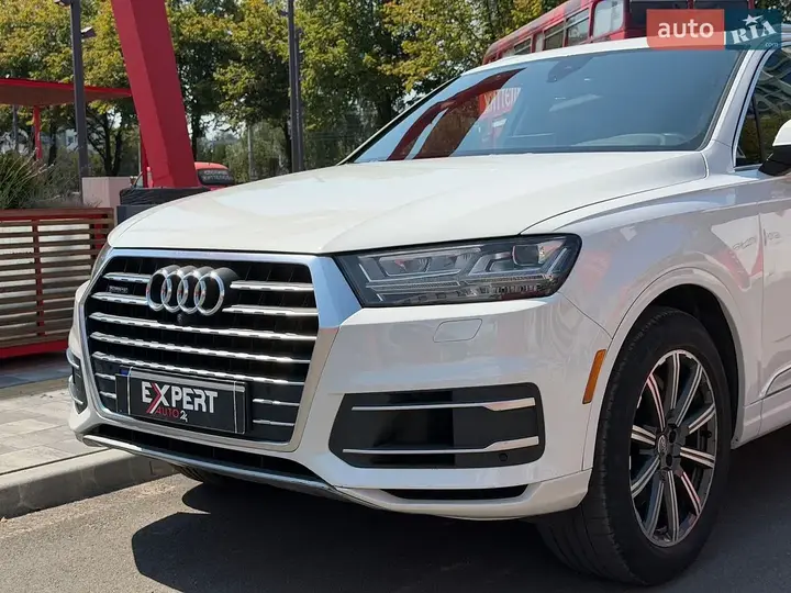 Audi Q7 2016 photo 2
