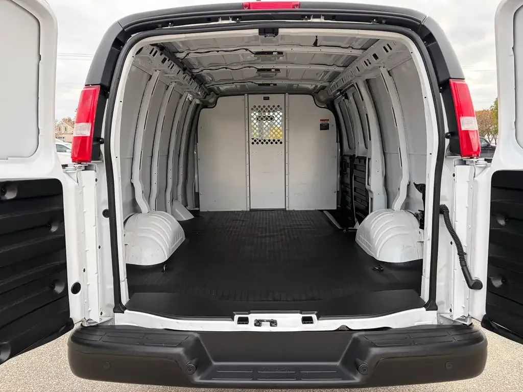 Chevrolet Express 2500 2025 photo 5