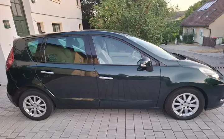 Renault Scenic 2010 photo 2