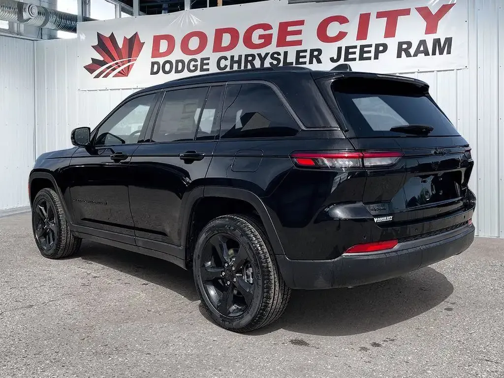 Jeep Grand Cherokee 2026 photo 4