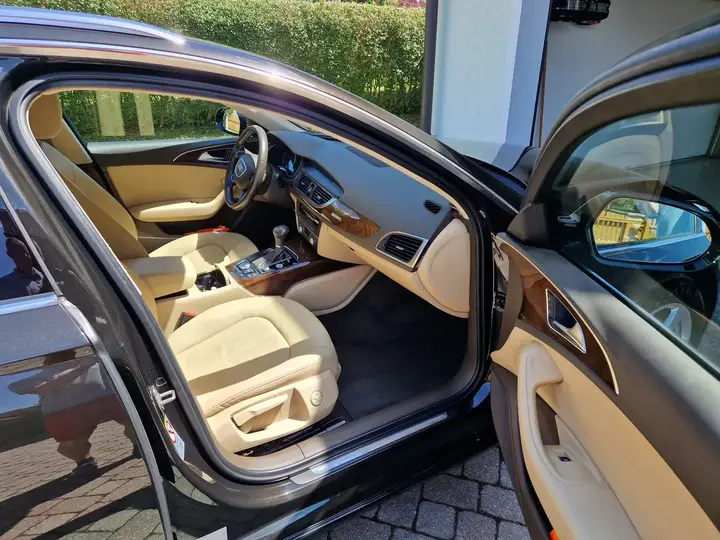 Audi A6 Avant 2012 photo 2