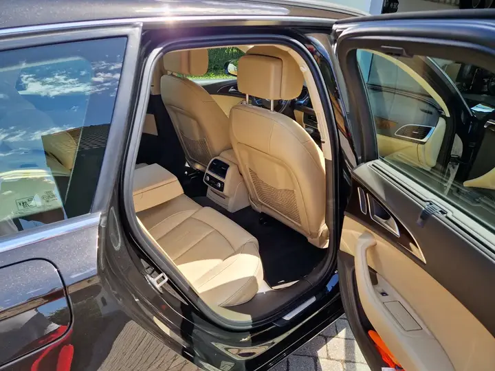 Audi A6 Avant 2012 photo 3