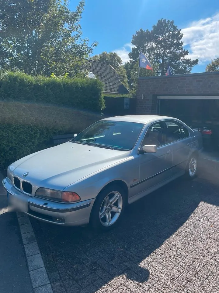 BMW 528