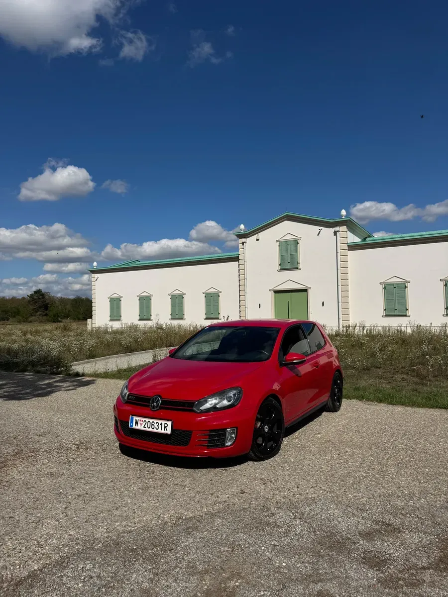 Volkswagen Golf 2011 photo 2