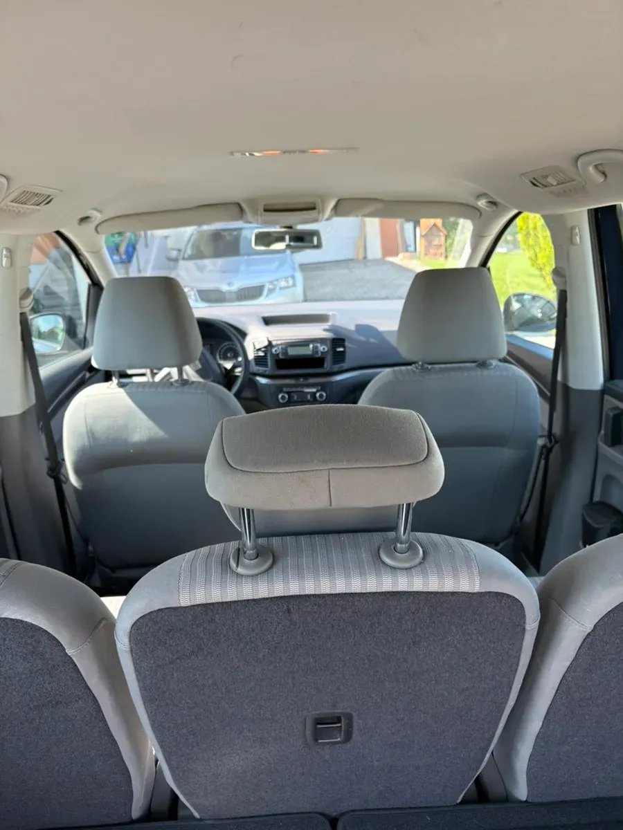 Seat Alhambra 2011 photo 2