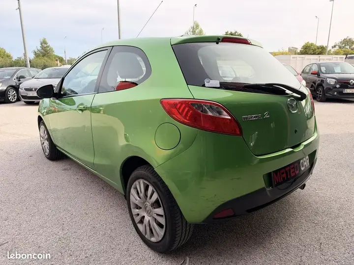 Mazda Mazda2 2009 photo 3