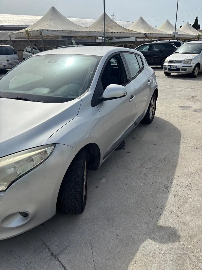Renault Megane 2010 photo 2
