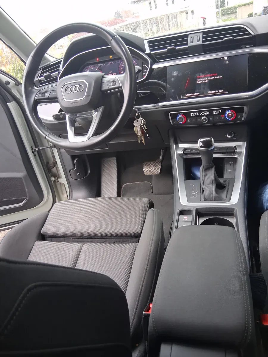 Audi Q3 2021 photo 2
