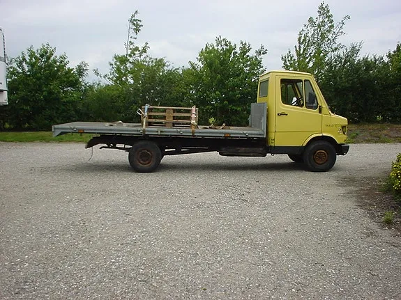 Mercedes-Benz 307