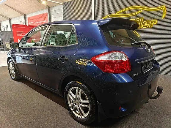 Toyota Auris 2010 photo 3