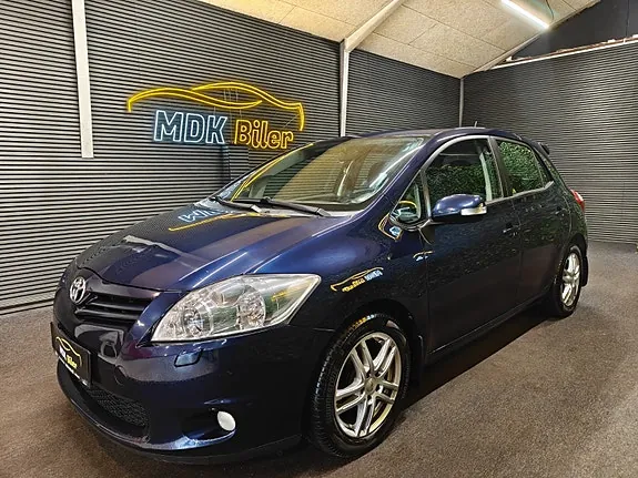 Toyota Auris 2010 photo 2
