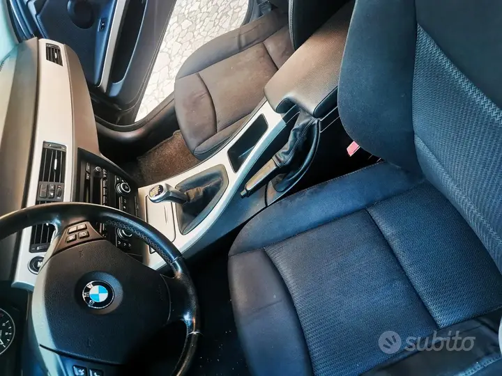 BMW 318 2008 photo 3