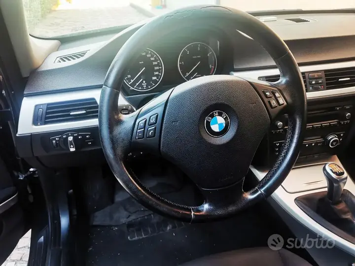 BMW 318 2008 photo 2