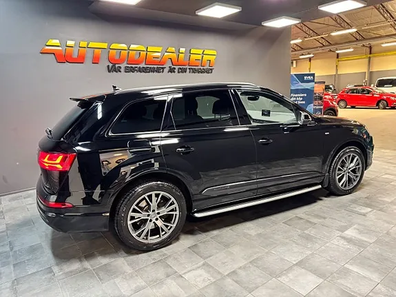 Audi Q7 2017 photo 2