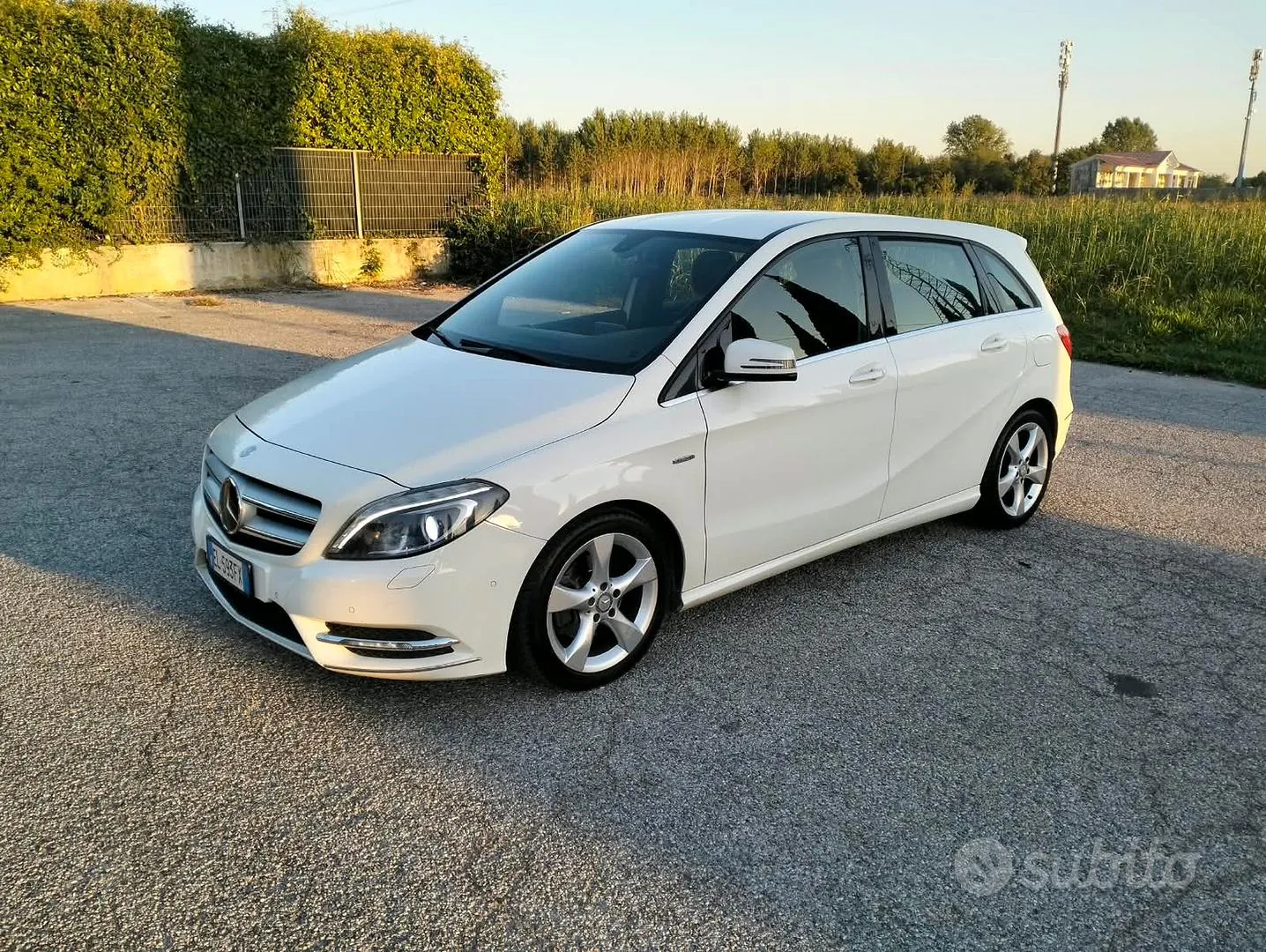 Mercedes-Benz B180
