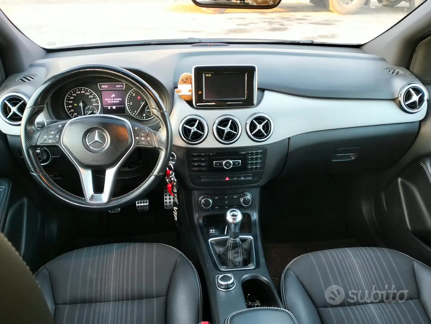 Mercedes-Benz B180 2012 photo 5