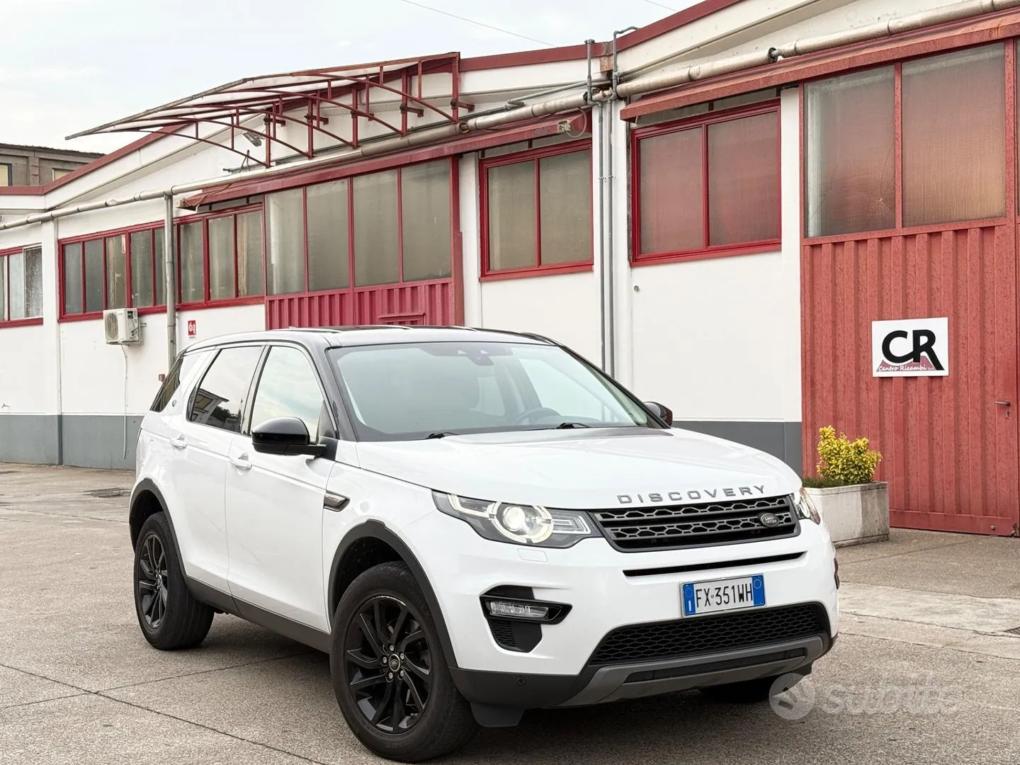 Land Rover Discovery Sport 2019 photo 2