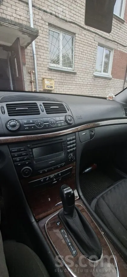Mercedes-Benz E240 2002 photo 3