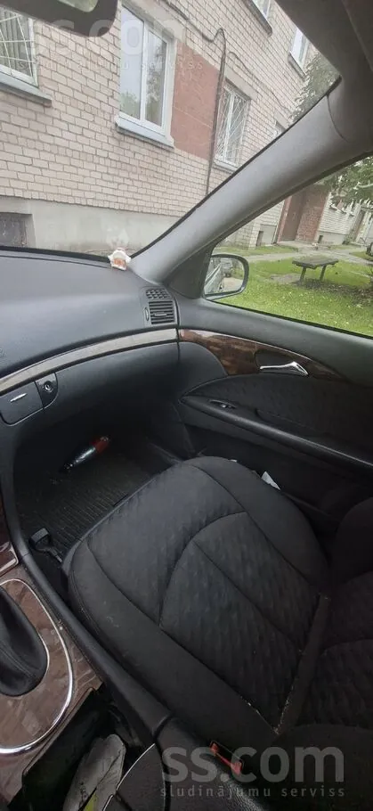 Mercedes-Benz E240 2002 photo 2