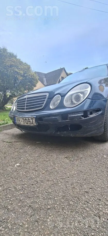 Mercedes-Benz E240
